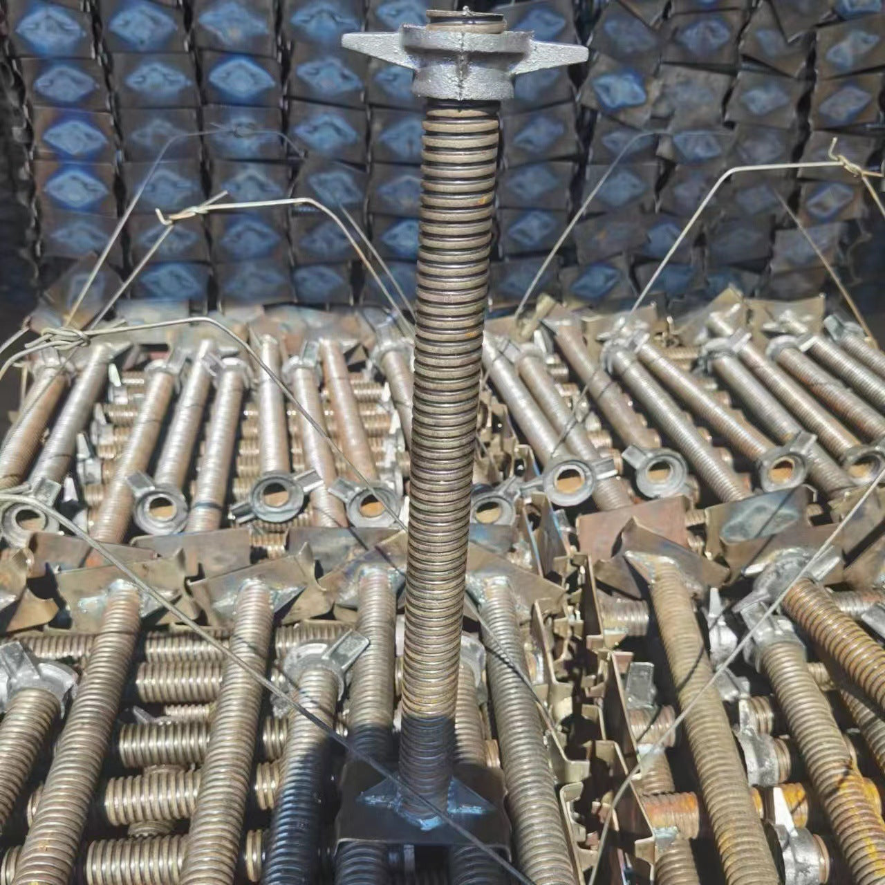 Hollow/Solid Top Props for Scaffolding – High-quality steel screw rods supplied by manufacturer